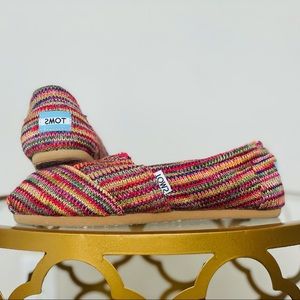 TOMS sweater knit slip ons NEW sz 6